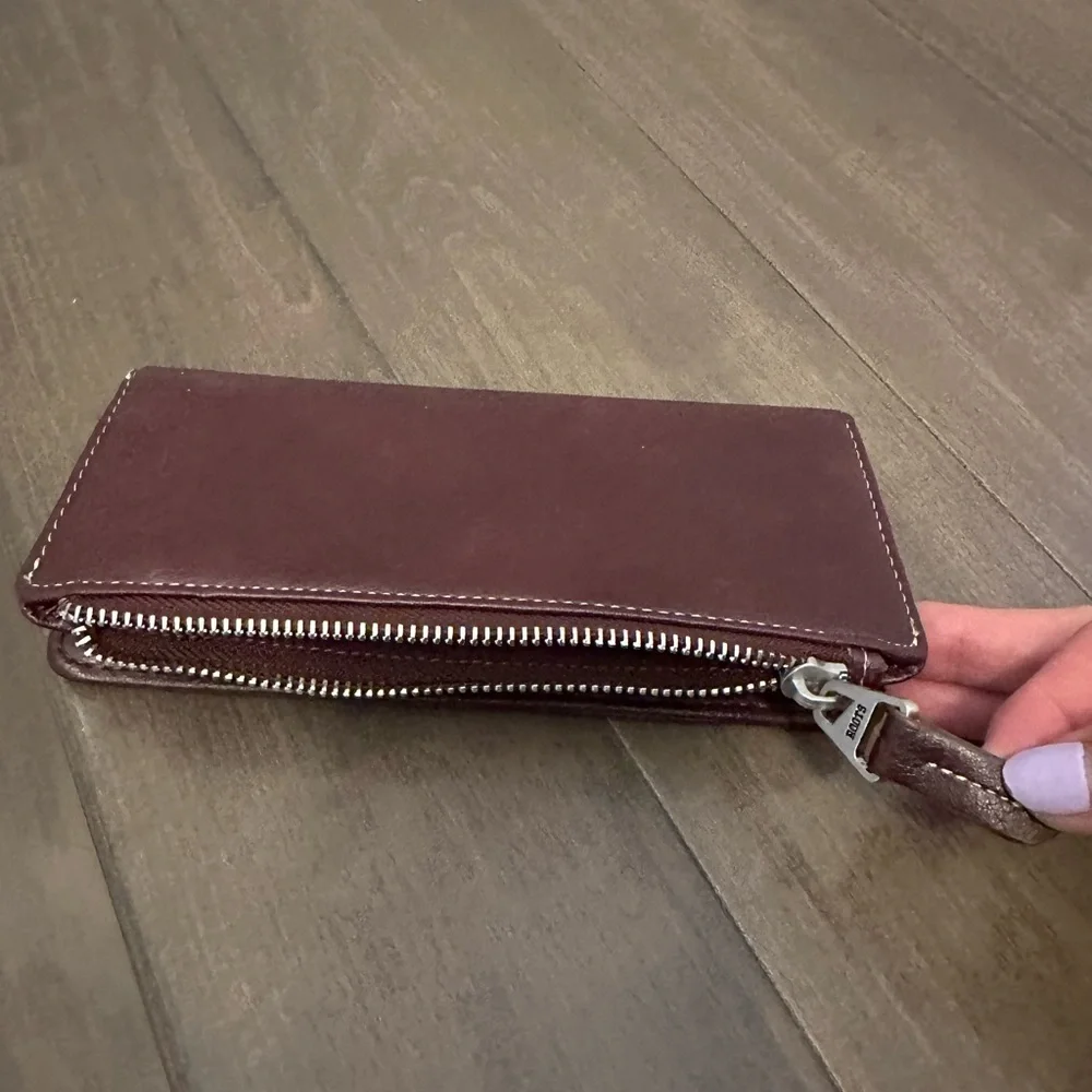 Roots Burgundy Leather Wallet - Picture 6 of 12